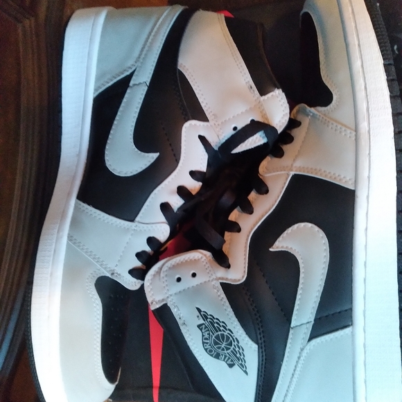 Jordan 1 - Picture 3 of 7